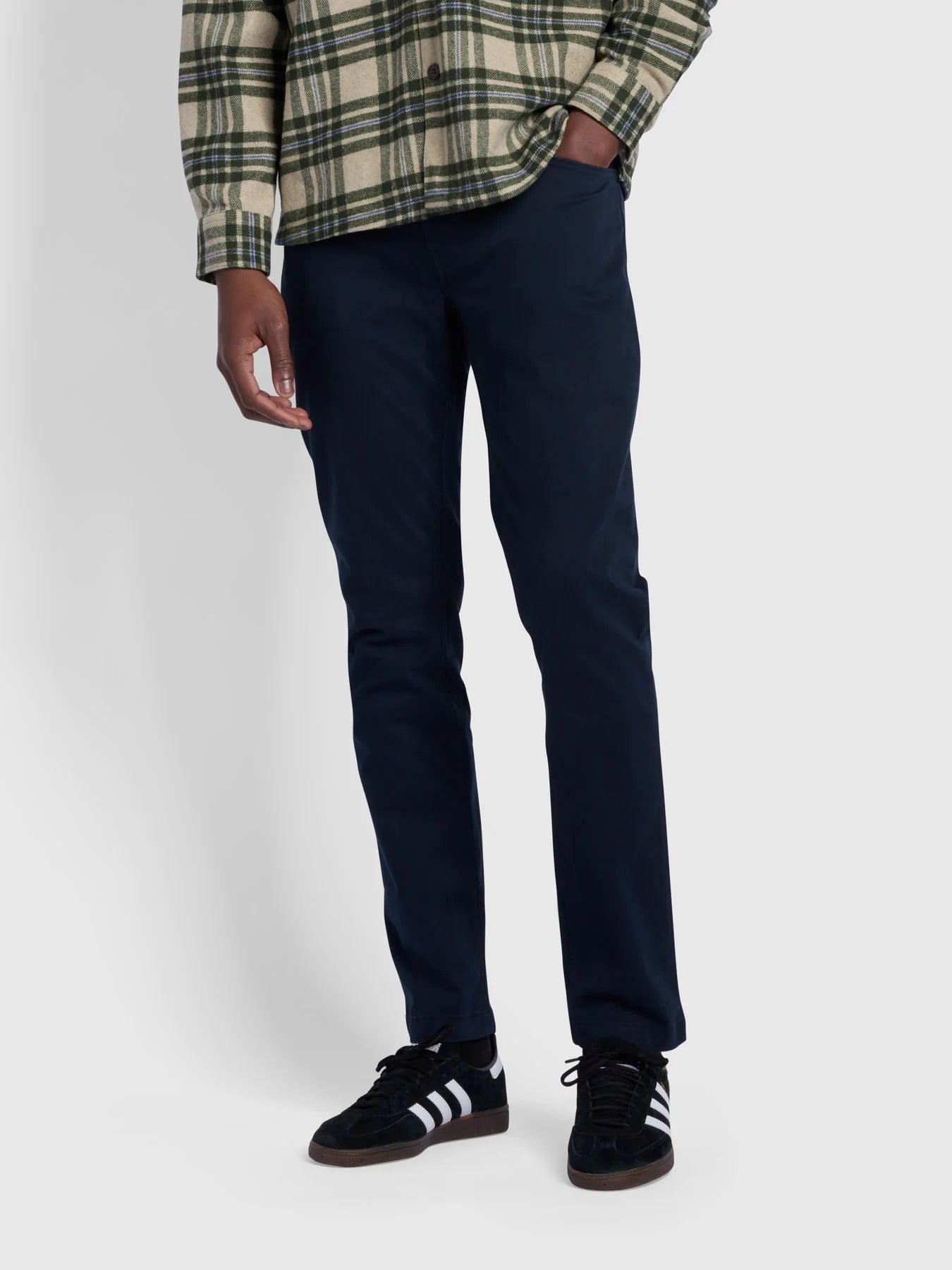 Farah Elm Heavy Twill Trouser in True Navy