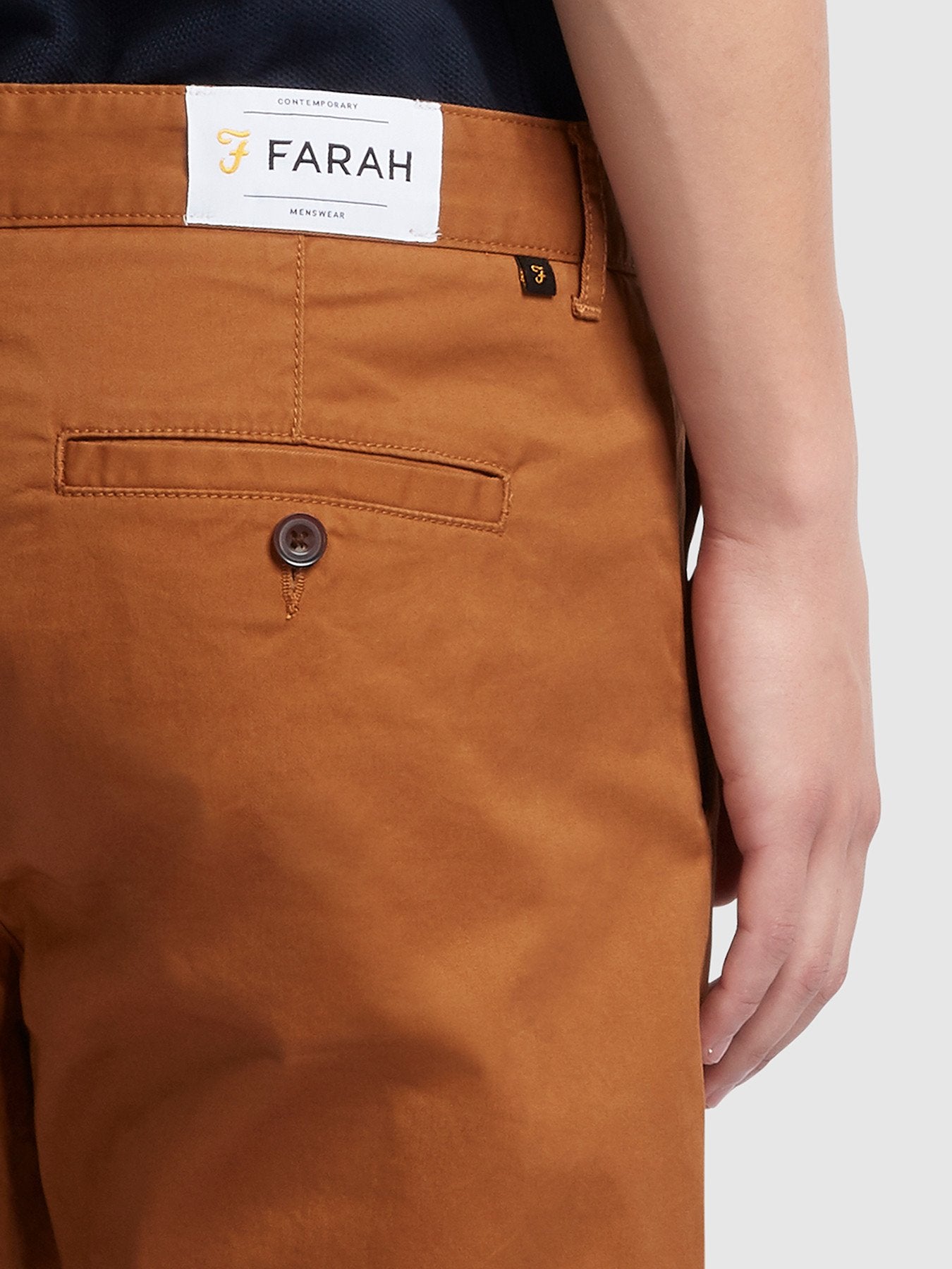 Farah Elm Twill Chino in Spanish Brown